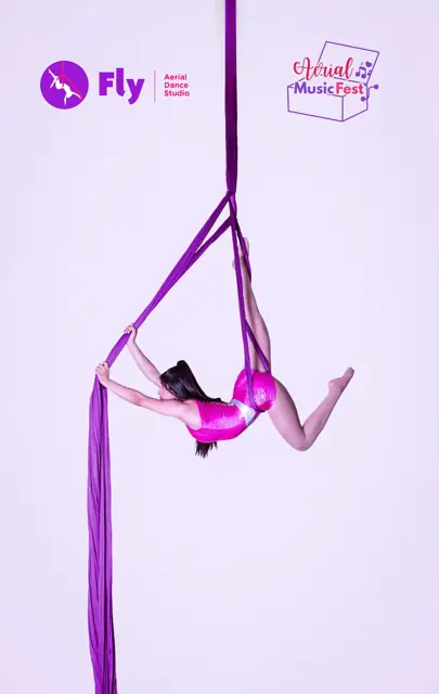Alumna de Fly en una sesión de fotos de danza aérea