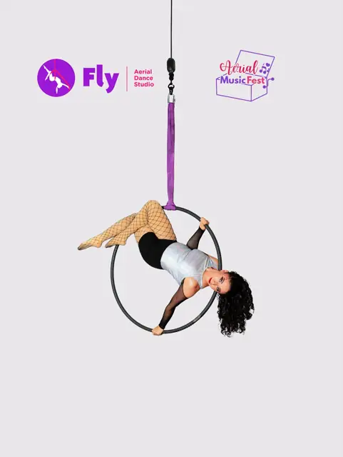 Alumna de Fly en una sesión de fotos de danza aérea