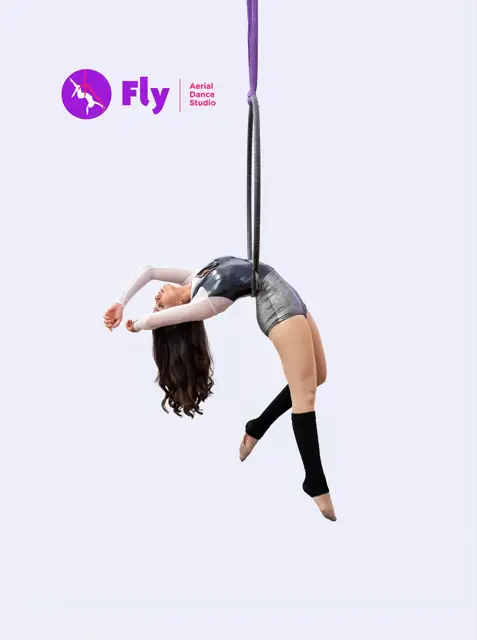 Alumna de Fly en una sesión de fotos de danza aérea