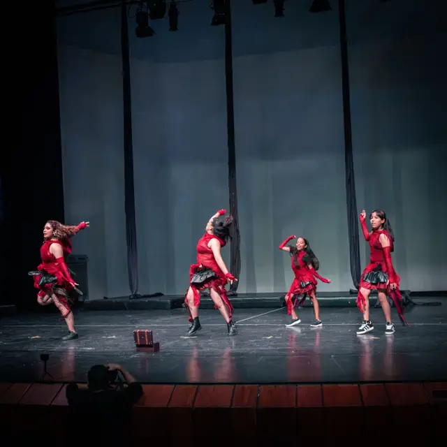 Alumnas de Fly en una presentación
